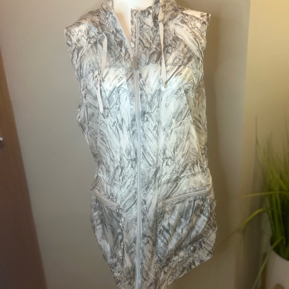 Athleta Inspire hooded vest lightweight Zip sleeveless Utility Jacket Gray Print - Picture 6 of 14